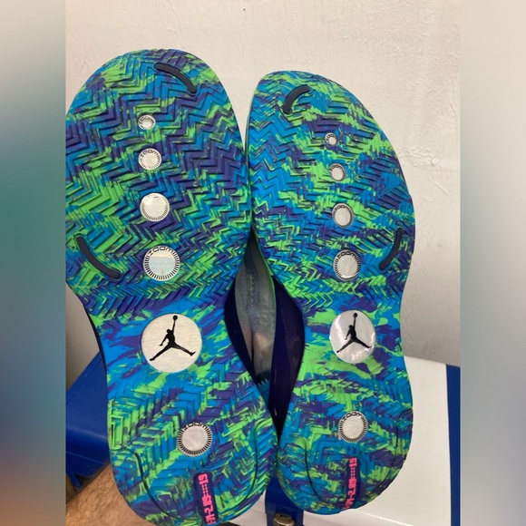 Athletic_Shoes